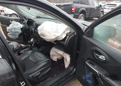 2019 Jeep Cherokee Latitude Plus 4X4 z USA, uszkodzony, nr VIN 1C4PJMLN8KD116391